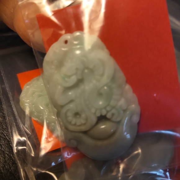 JADE PENDANT - Picture 5 of 5
